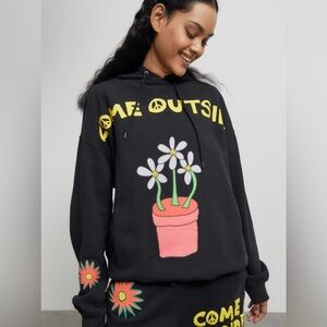 Coney Island Picnic UO Exclusive Come
Outside Sweatshirt